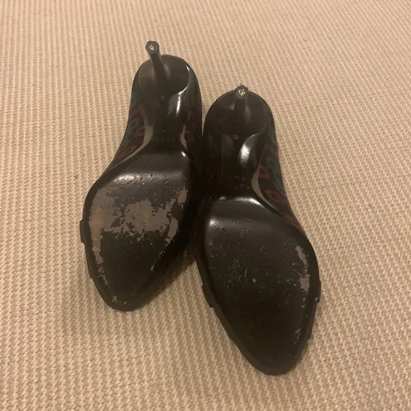 Gucci Satin Horse Bit Peep Toe Size 7.5, but closer to a size 7 - Picture 5 of 7